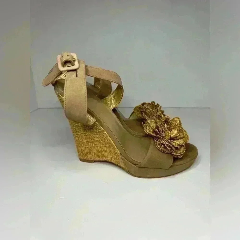 Stuart Weitzman Women’s‎ Belfor Flower Wedges Sandals Size 8.5